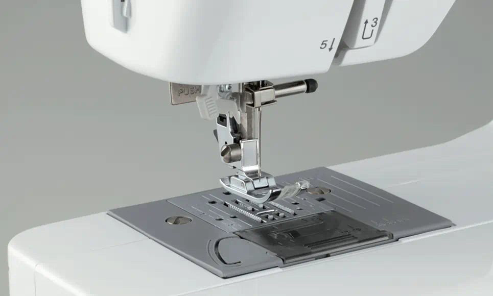 Brother HF37 Strong and Tough sewing machine image 2