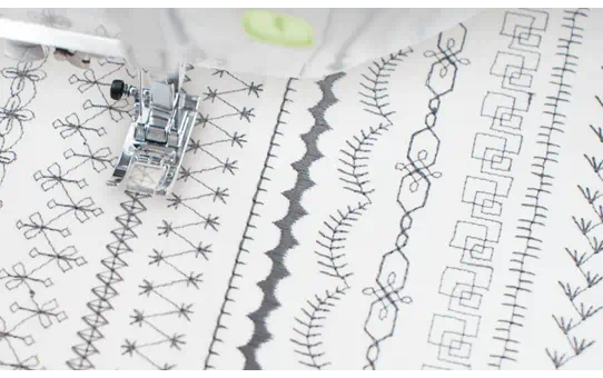 Brother Innov-is VQ2 sewing and quilting machine image 2
