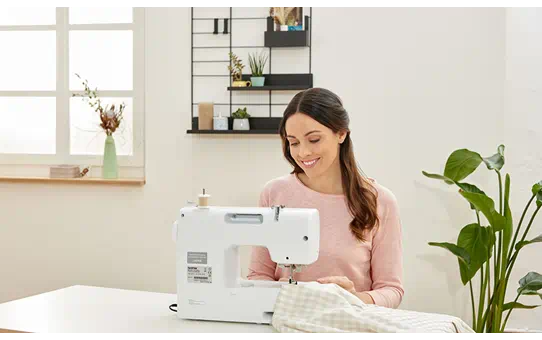 Brother SH40 electronic sewing machine image 2