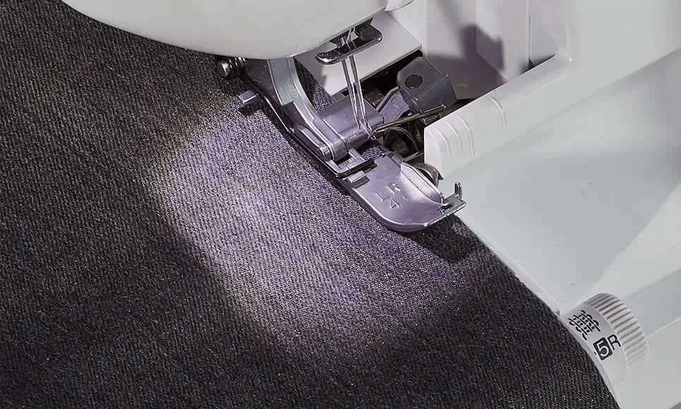 Brother 3034DWT Overlocker. image 5